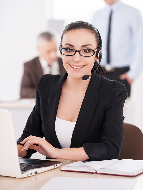 customer-service-representative-at-work-8SVFAV4.jpg